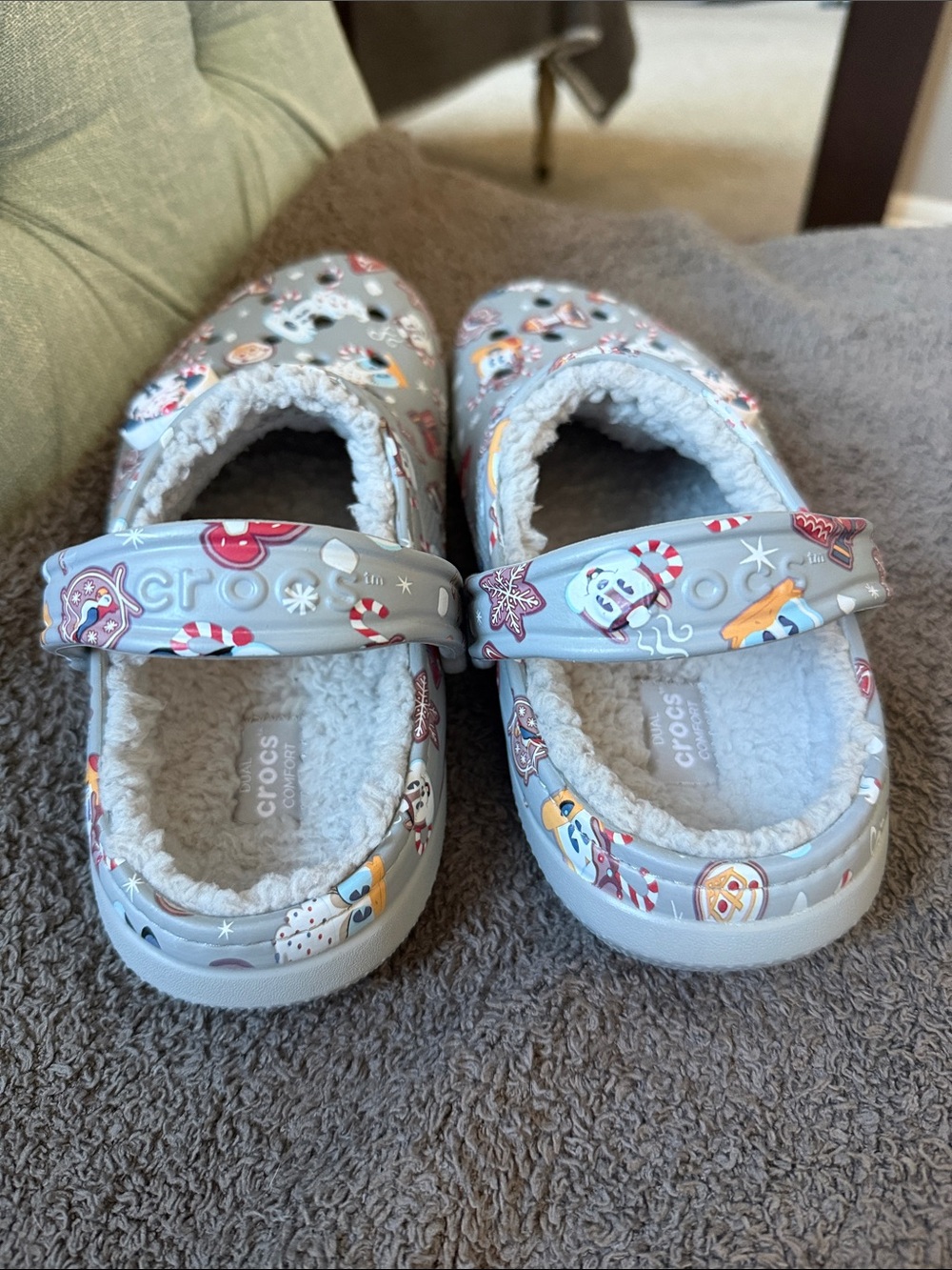 Crocs Disney Sherpa-Lined Clogs, Christmas-themed, women’s size 8 NEW - Picture 7 of 11